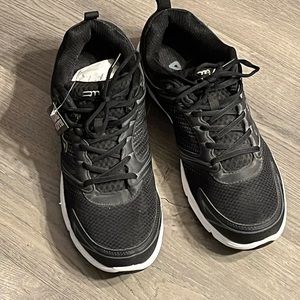 Fila Mens Sneakers NWT 10.5 EEEE